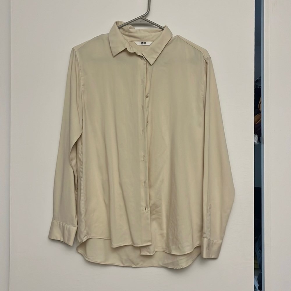 Uniqlo Cream Button Down Size Medium